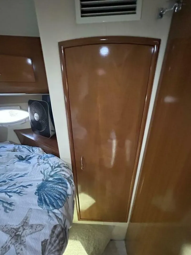 Slide: The Image of Carver Yachts 366 MY 2005 - 49
