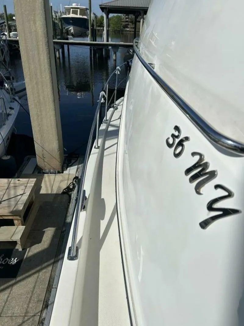 Slide: The Image of Carver Yachts 366 MY 2005 - 5