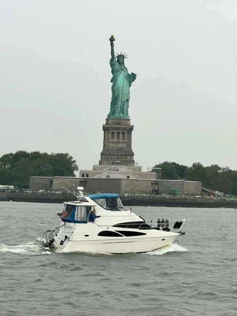 Slide: The Image of Carver Yachts 366 MY 2005 - 73