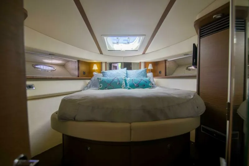 Slide: The Image of Sea Ray 520 Sedan Bridge 2013 - 10