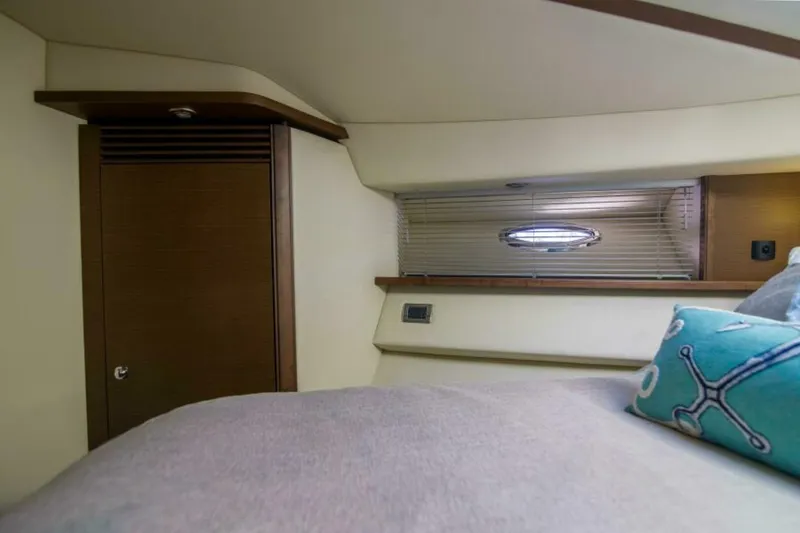 Slide: The Image of Sea Ray 520 Sedan Bridge 2013 - 12