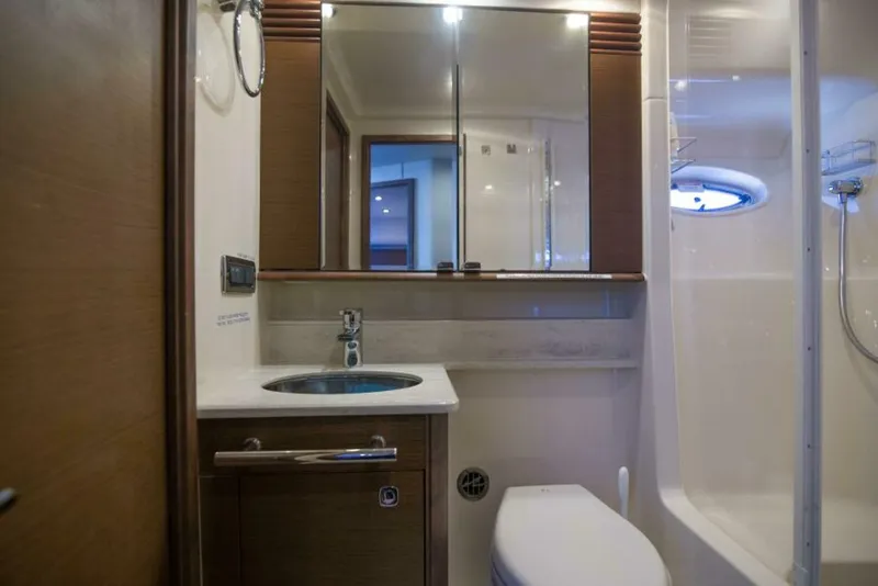 Slide: The Image of Sea Ray 520 Sedan Bridge 2013 - 16