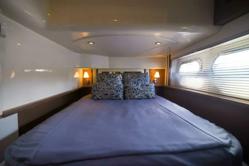 Slide: The Image of Sea Ray 520 Sedan Bridge 2013 - 18