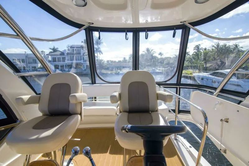 Slide: The Image of Sea Ray 520 Sedan Bridge 2013 - 29