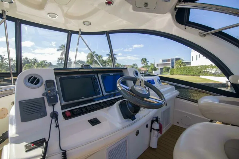 Slide: The Image of Sea Ray 520 Sedan Bridge 2013 - 31