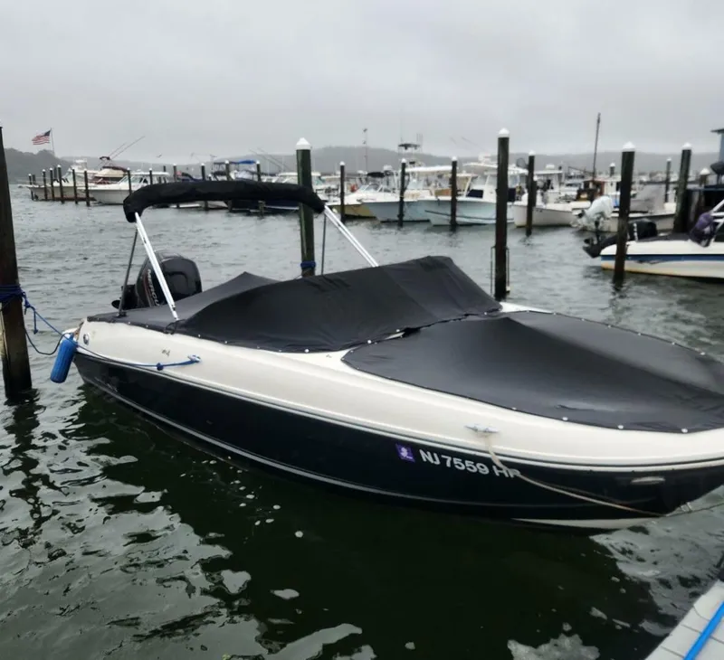 Slide: The Image of Bayliner VR4 Bowrider OB 2019 - 3