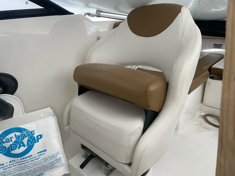 Slide: The Image of Bayliner VR4 Bowrider OB 2019 - 4