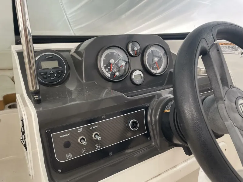 Slide: The Image of Bayliner VR4 Bowrider OB 2019 - 5
