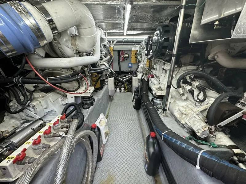 Slide: The Image of Sea Ray 480 Sedan Bridge 2000 - 14