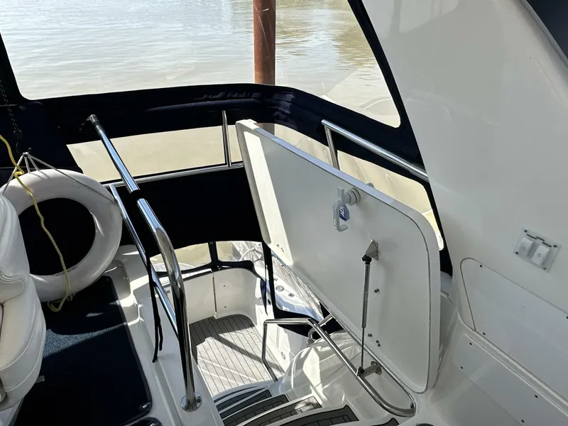 Slide: The Image of Sea Ray 480 Sedan Bridge 2000 - 29