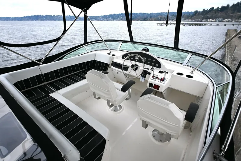 Slide: The Image of Bayliner 4087 Aft Cabin Motoryacht 1996 - 22