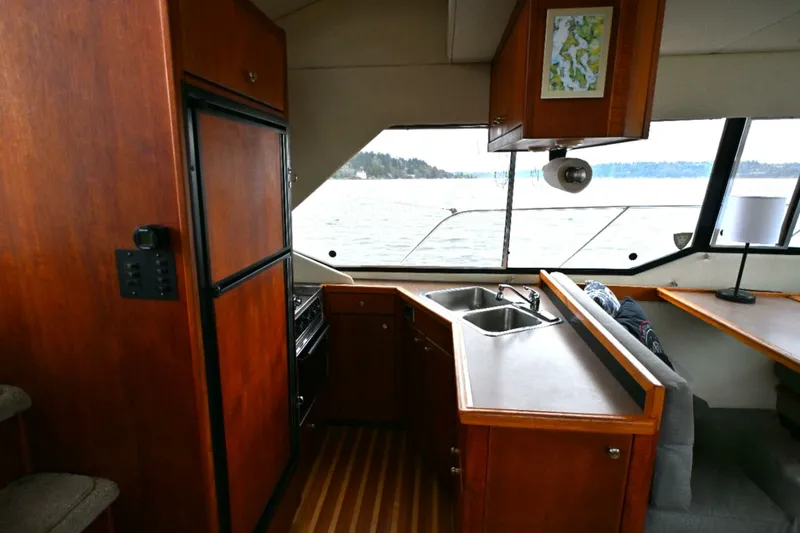 Slide: The Image of Bayliner 4087 Aft Cabin Motoryacht 1996 - 28
