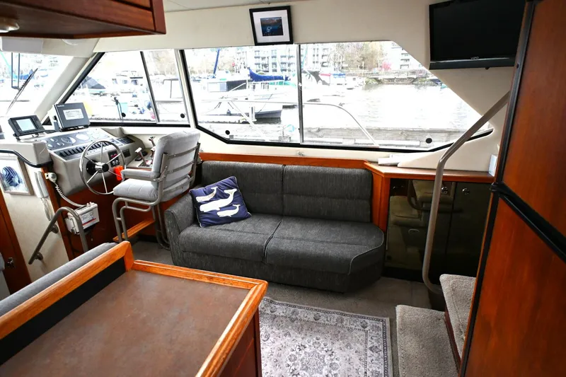 Slide: The Image of Bayliner 4087 Aft Cabin Motoryacht 1996 - 29