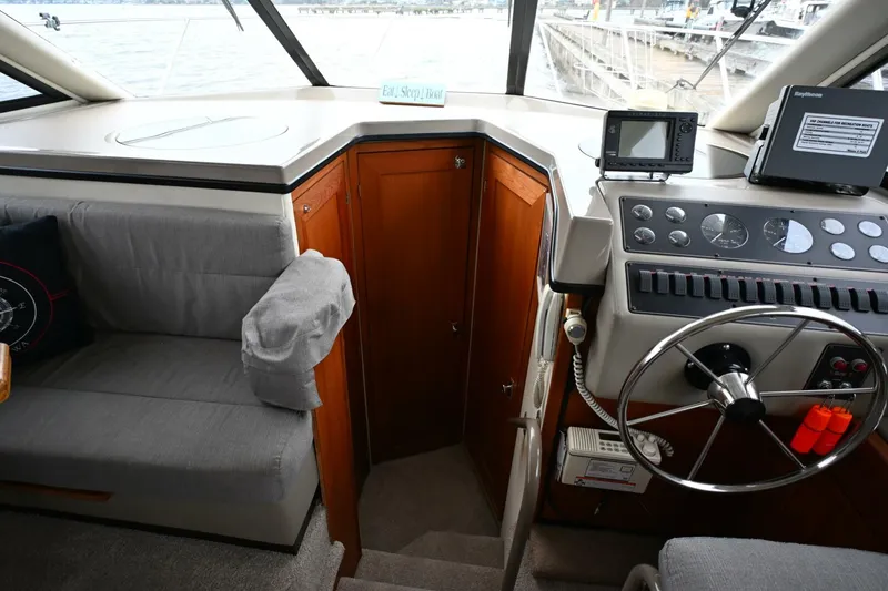 Slide: The Image of Bayliner 4087 Aft Cabin Motoryacht 1996 - 30