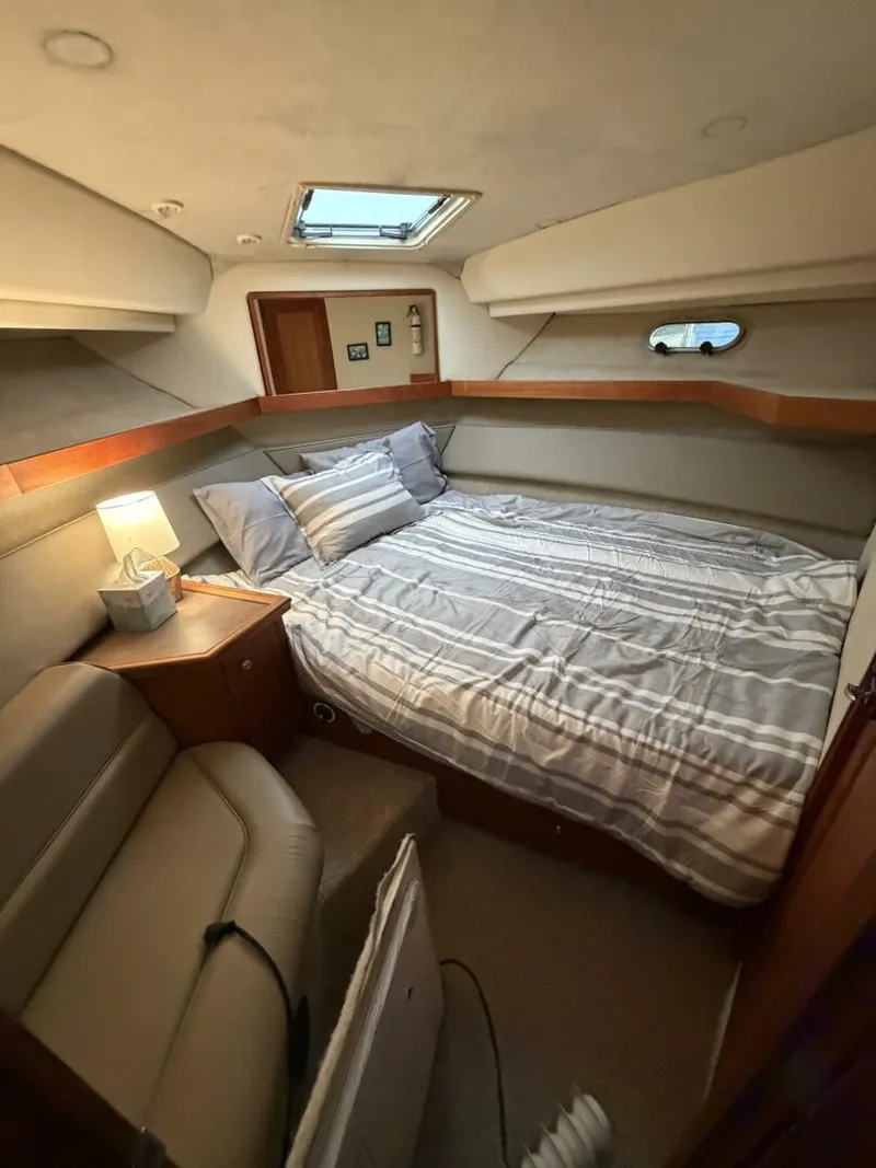 Slide: The Image of Bayliner 4087 Aft Cabin Motoryacht 1996 - 32