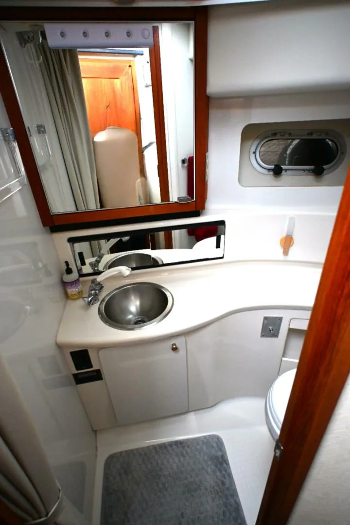Slide: The Image of Bayliner 4087 Aft Cabin Motoryacht 1996 - 33