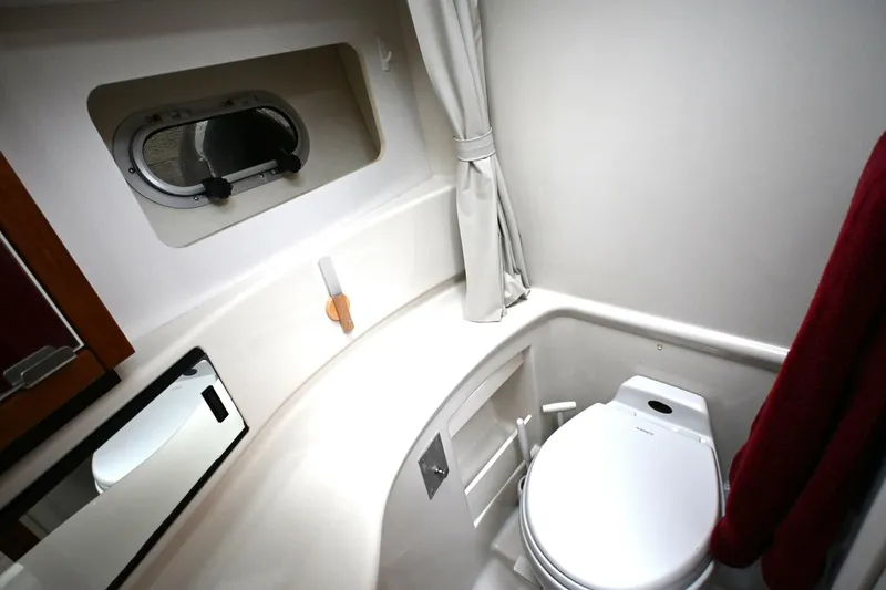 Slide: The Image of Bayliner 4087 Aft Cabin Motoryacht 1996 - 34