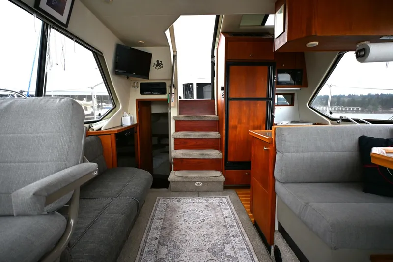 Slide: The Image of Bayliner 4087 Aft Cabin Motoryacht 1996 - 36