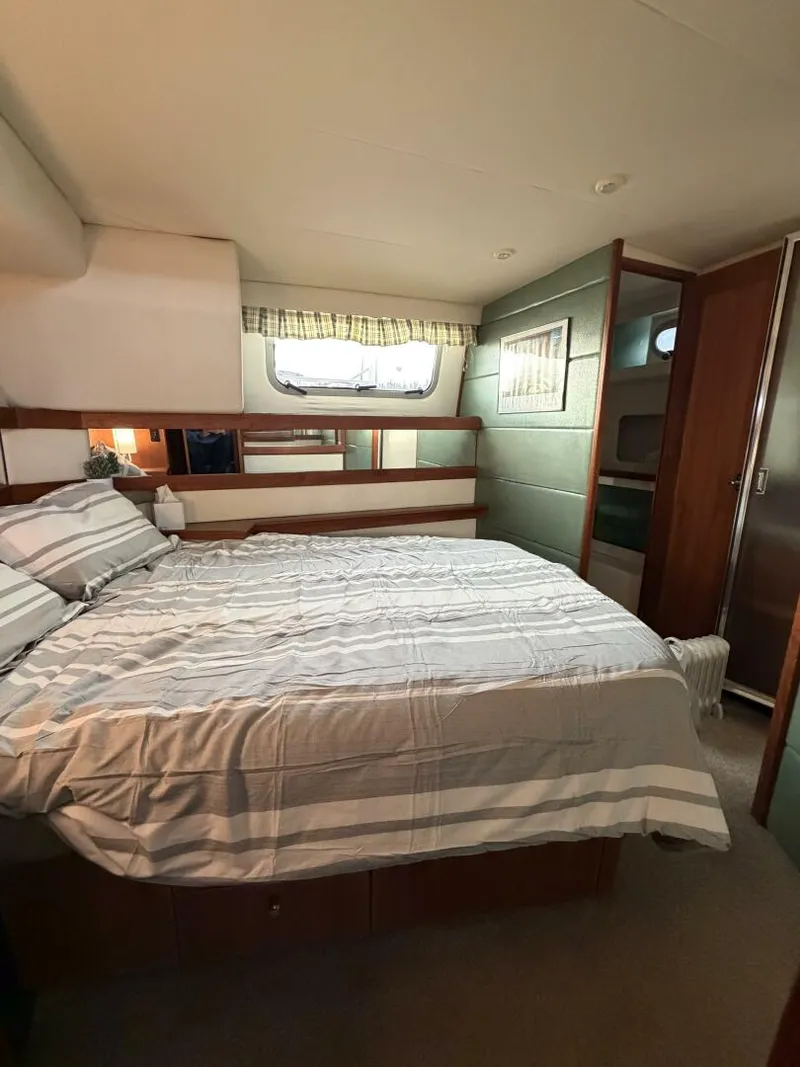 Slide: The Image of Bayliner 4087 Aft Cabin Motoryacht 1996 - 37