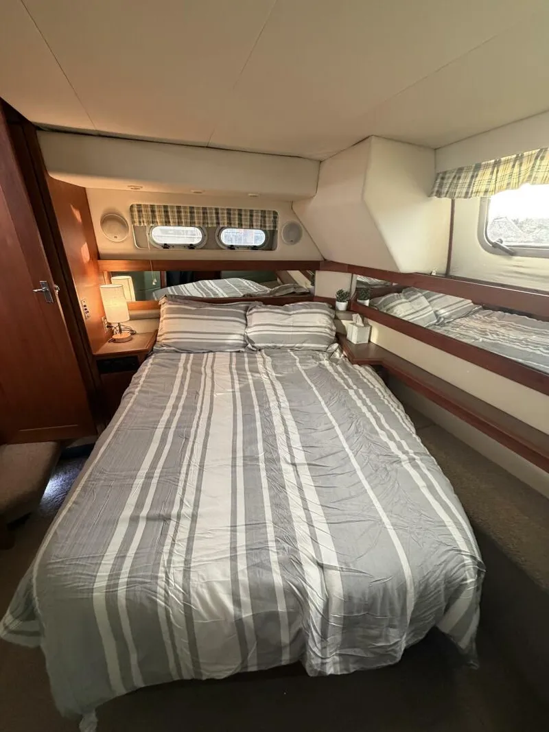 Slide: The Image of Bayliner 4087 Aft Cabin Motoryacht 1996 - 38