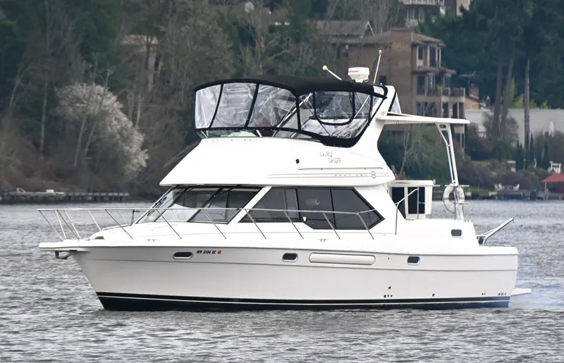 Slide: The Image of Bayliner 4087 Aft Cabin Motoryacht 1996 - 4