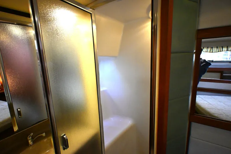 Slide: The Image of Bayliner 4087 Aft Cabin Motoryacht 1996 - 40