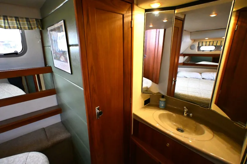 Slide: The Image of Bayliner 4087 Aft Cabin Motoryacht 1996 - 42