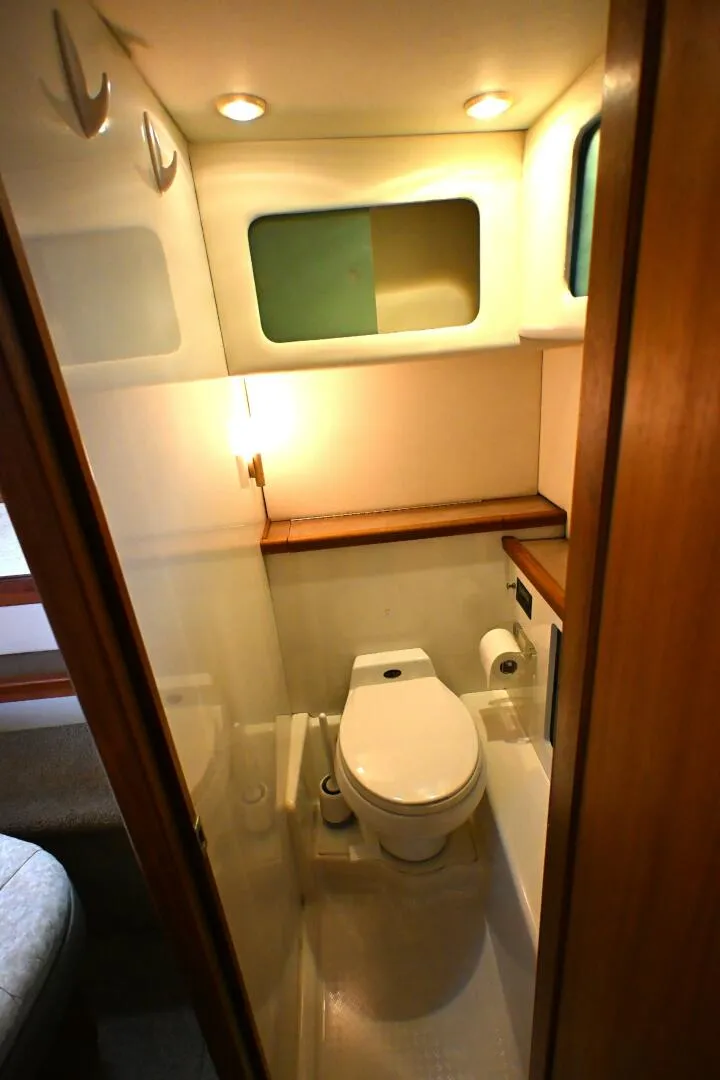 Slide: The Image of Bayliner 4087 Aft Cabin Motoryacht 1996 - 44