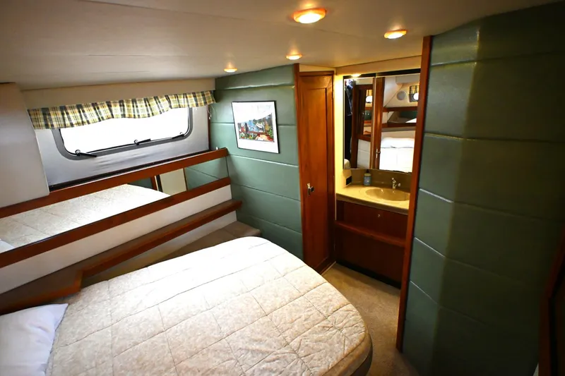 Slide: The Image of Bayliner 4087 Aft Cabin Motoryacht 1996 - 45