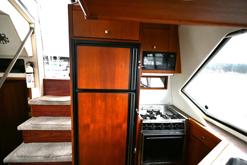Slide: The Image of Bayliner 4087 Aft Cabin Motoryacht 1996 - 46