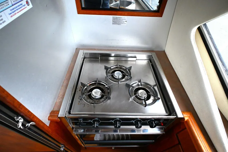 Slide: The Image of Bayliner 4087 Aft Cabin Motoryacht 1996 - 47