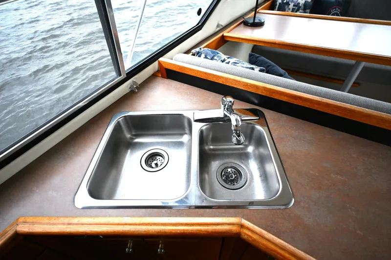 Slide: The Image of Bayliner 4087 Aft Cabin Motoryacht 1996 - 48