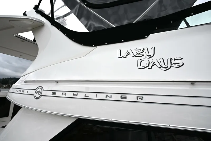 Slide: The Image of Bayliner 4087 Aft Cabin Motoryacht 1996 - 51