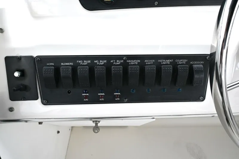 Slide: The Image of Bayliner 4087 Aft Cabin Motoryacht 1996 - 52