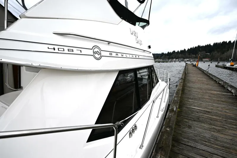 Slide: The Image of Bayliner 4087 Aft Cabin Motoryacht 1996 - 54