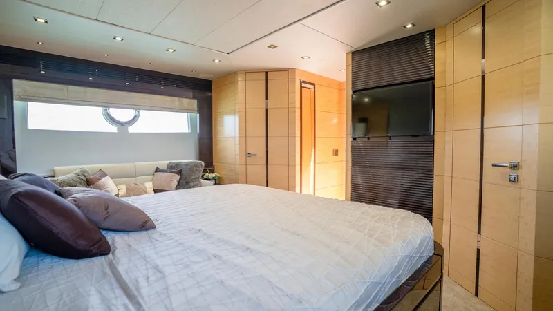 Slide: The Image of Sunseeker 68' Sport Yacht 2014 - 37