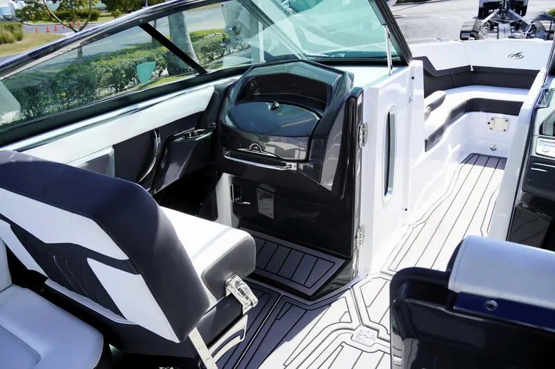 Slide: The Image of Monterey 275SS 2023 - 15