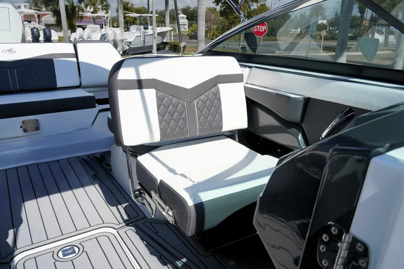 Slide: The Image of Monterey 275SS 2023 - 18