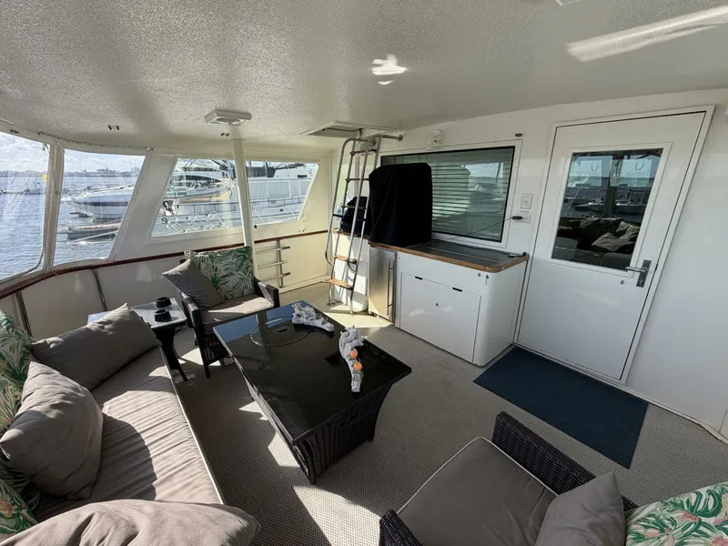 Slide: The Image of Hatteras Motor Yacht 1987 - 16