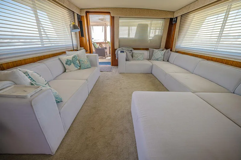 Slide: The Image of Hatteras Motor Yacht 1987 - 29