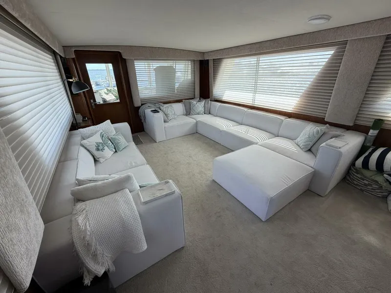 Slide: The Image of Hatteras Motor Yacht 1987 - 31