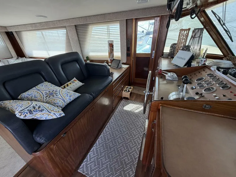 Slide: The Image of Hatteras Motor Yacht 1987 - 37