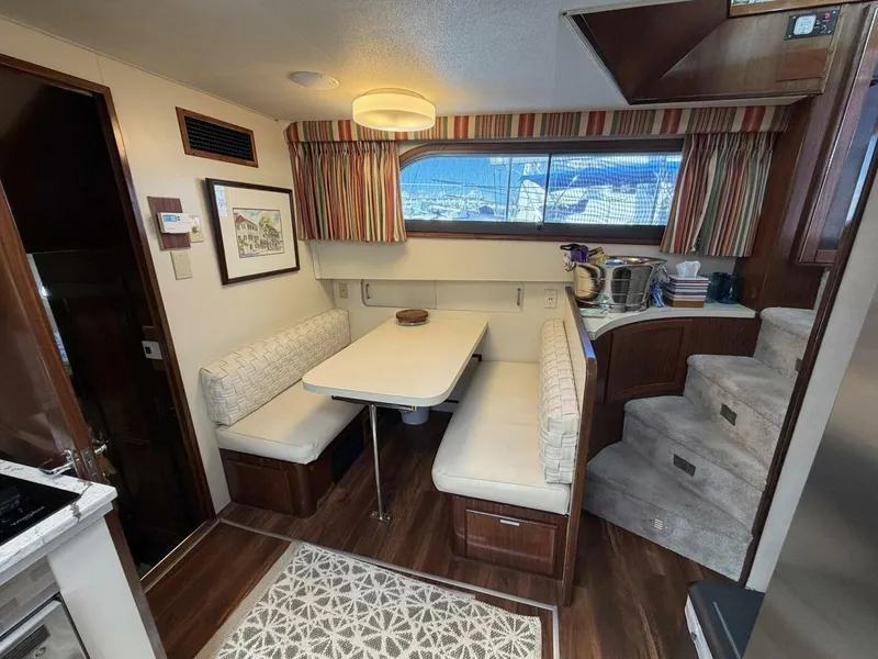 Slide: The Image of Hatteras Motor Yacht 1987 - 40