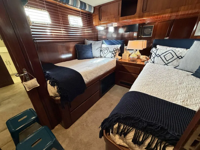 Slide: The Image of Hatteras Motor Yacht 1987 - 52