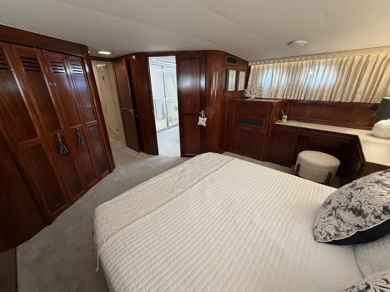 Slide: The Image of Hatteras Motor Yacht 1987 - 59