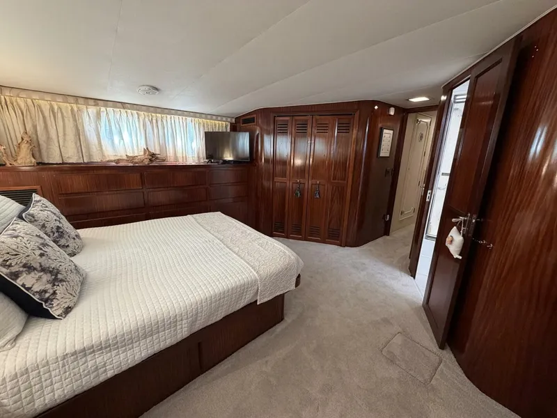 Slide: The Image of Hatteras Motor Yacht 1987 - 60