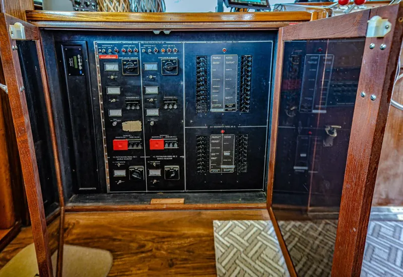 Slide: The Image of Hatteras Motor Yacht 1987 - 80