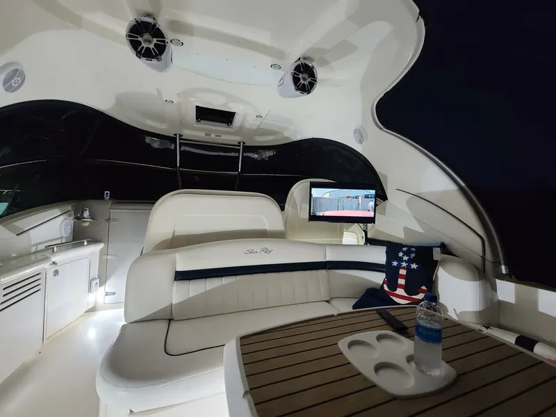 Slide: The Image of Sea Ray 390 Sundancer 2004 - 5