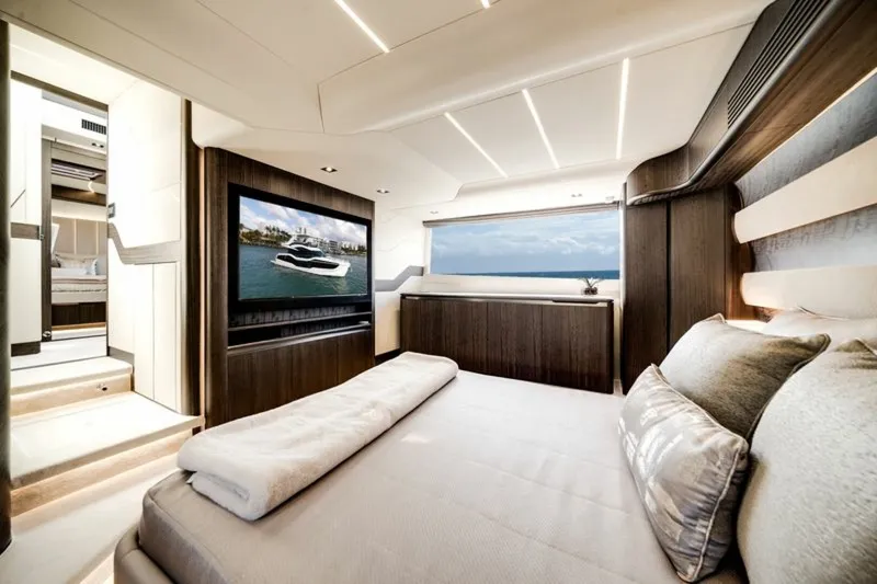 Slide: The Image of Galeon 560 FLY 2024 - 10