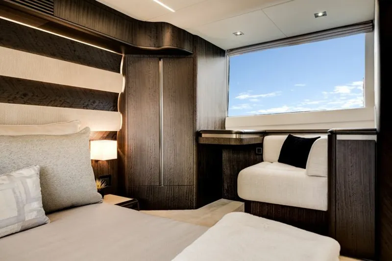 Slide: The Image of Galeon 560 FLY 2024 - 12
